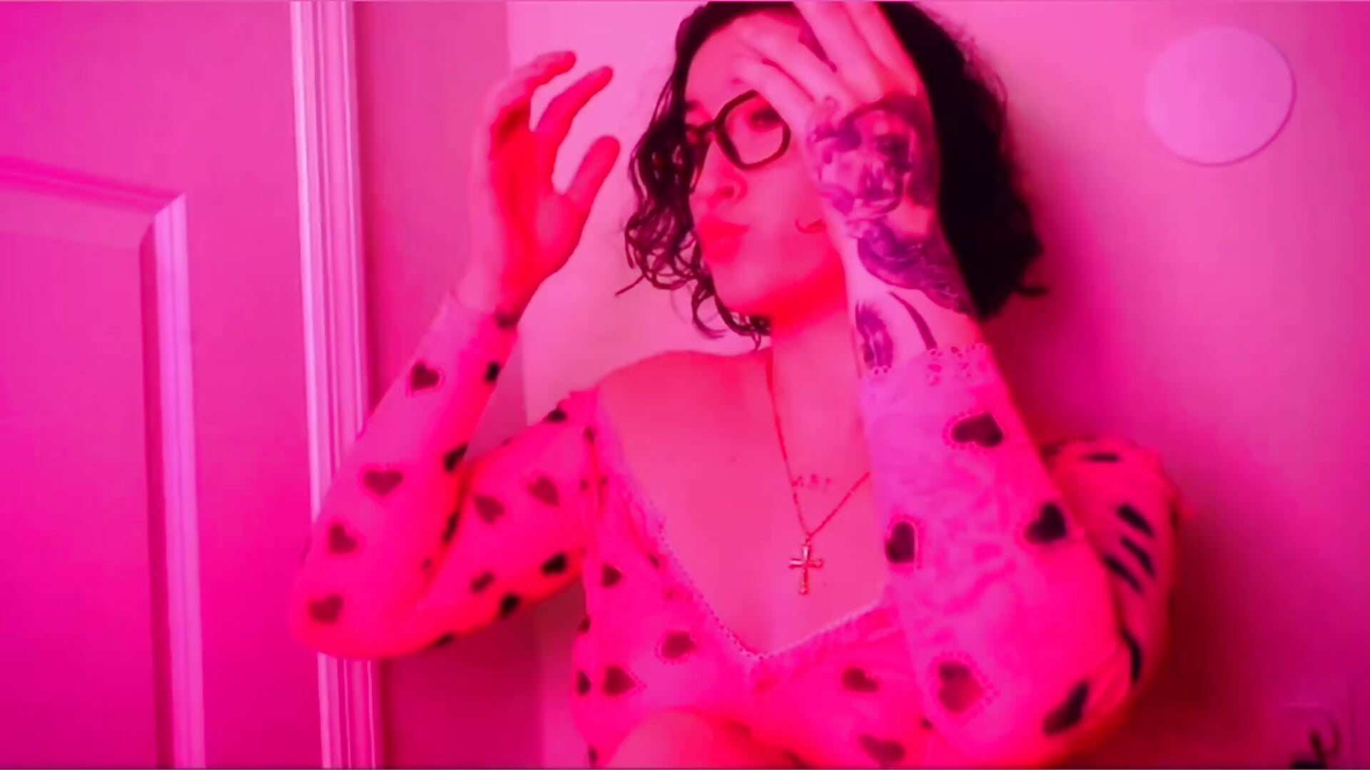 Pink n cuddly - video oleh model kamera ParkerGYATT