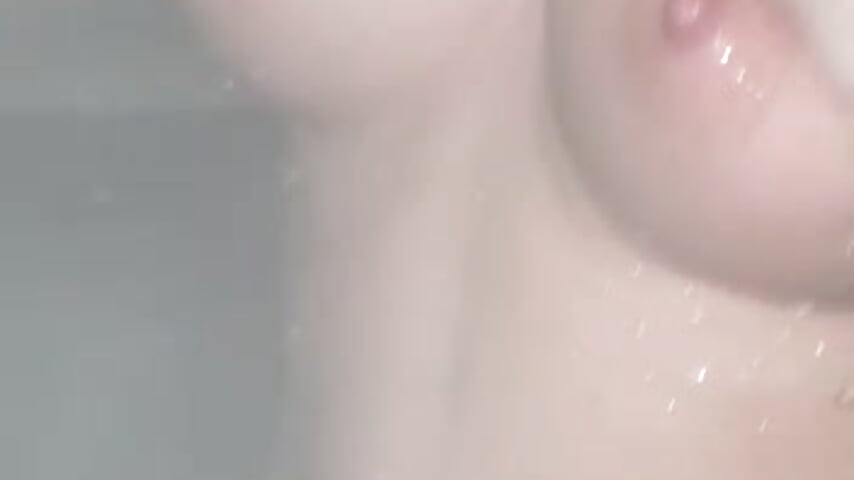 Oben ohne im Whirlpool 🔥💦 - βίντεο μοντέλου HotGermanGirl97