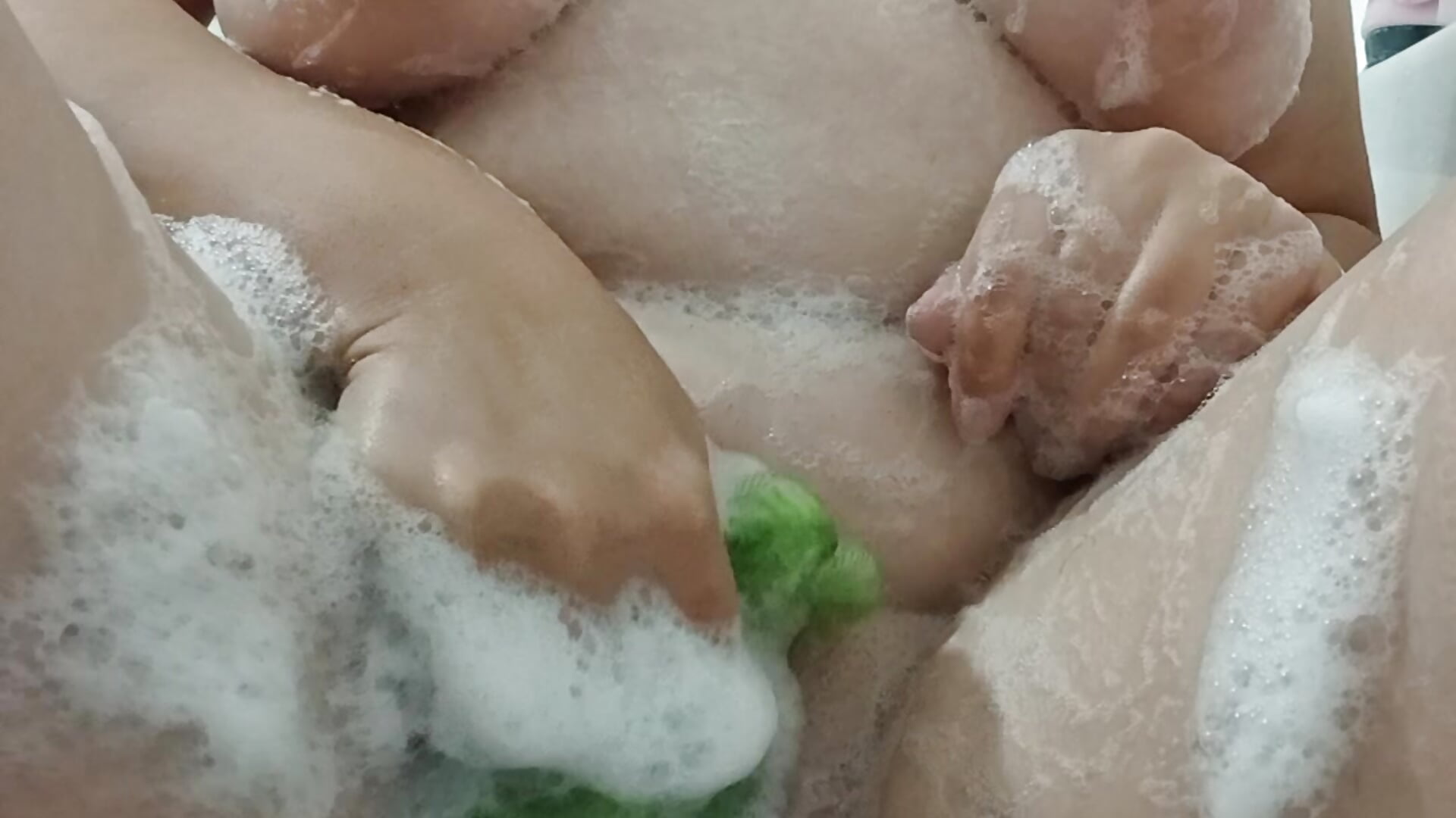 soapy shower - video oleh model kamera BrendaWildd