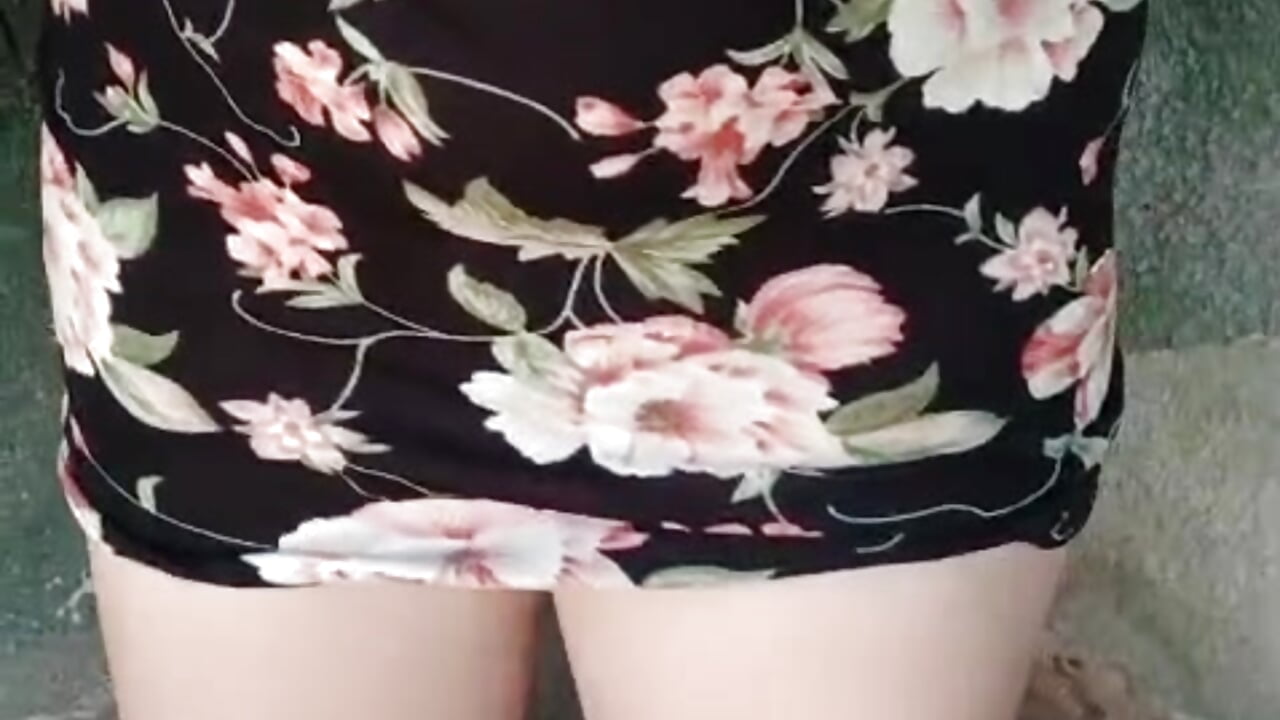 Squirt in public,outdoor - video by BrendaWildd cam model