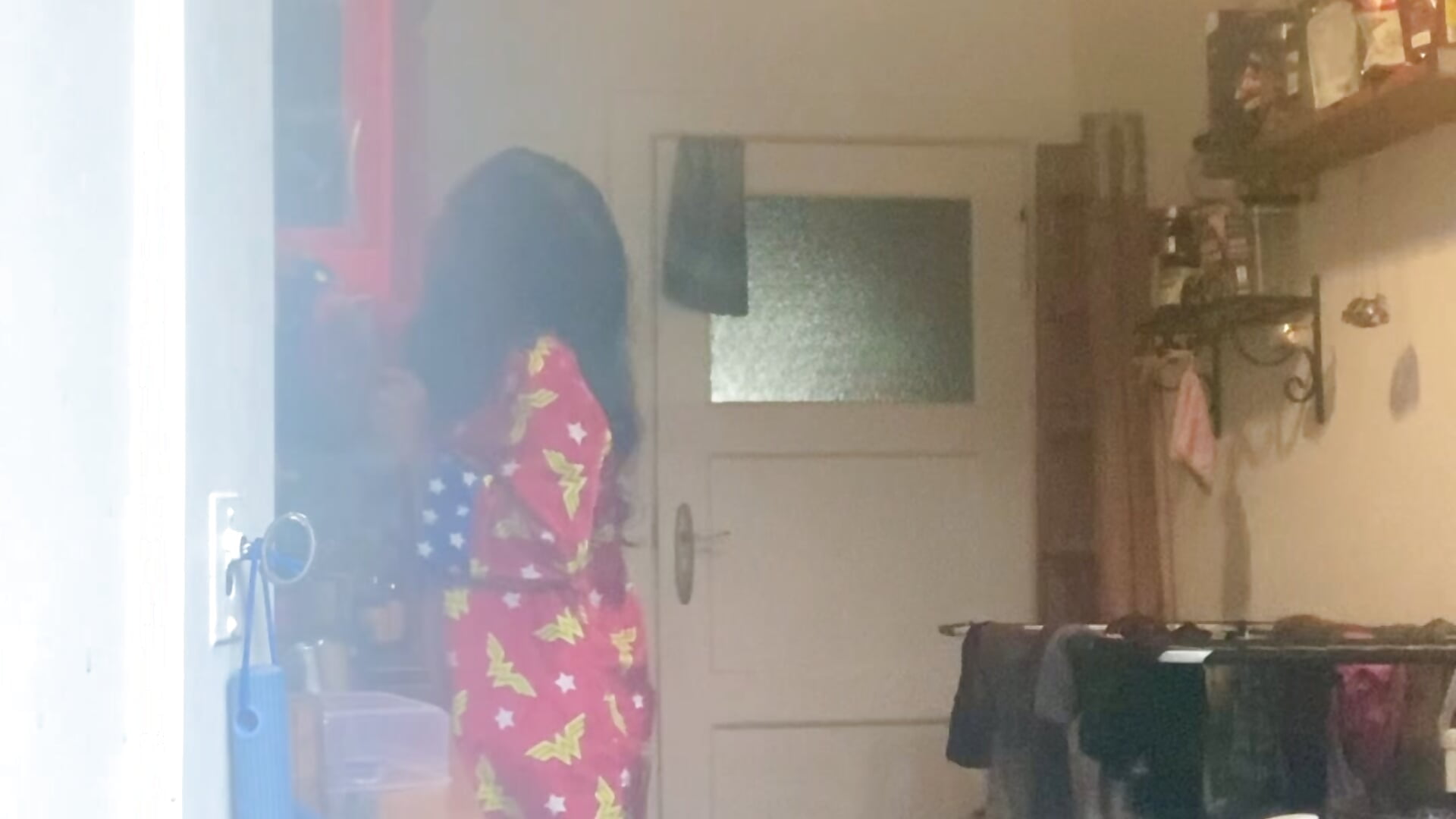 ignoring you in the kitchen. - video by MissDivaTeacher cam model