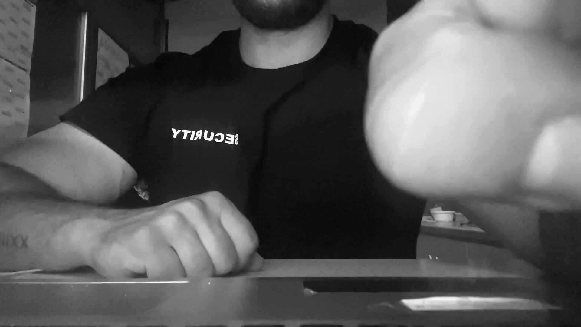 Würde mich jemand besuchen? Mir ist langweilig auf der Arbeit 😮‍💨 - video by HotTeenSecurity cam model