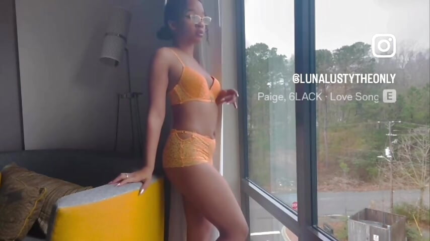 In South Carolina waiting for a big white cock to pull up and fuck me - video by DominaLunaLusty cam model
