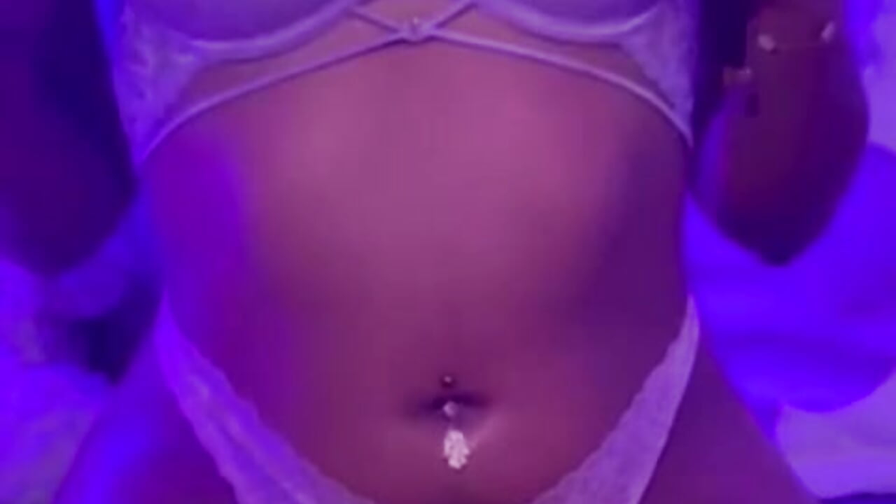 Juste pour te chauffer un peut 🤭 - Amira_bayby 캠 모델의 동영상