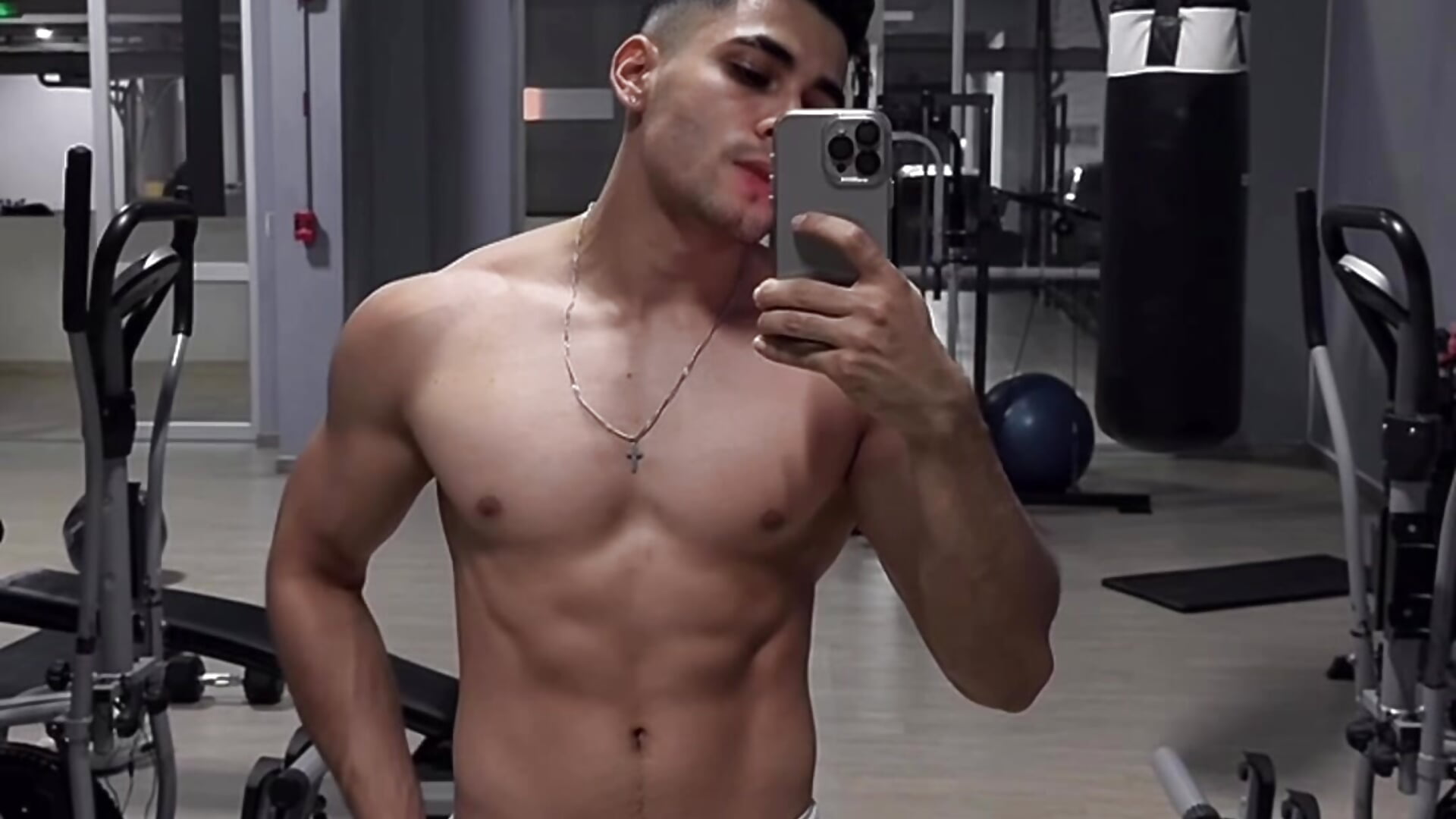 Hi, welcome - video av kevin_montoya cam model