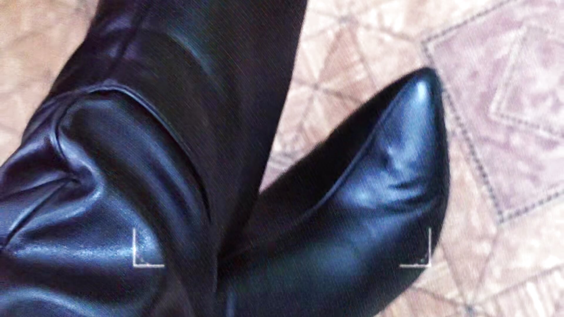 Sexy and boots - video by amabel_zambrano cam model