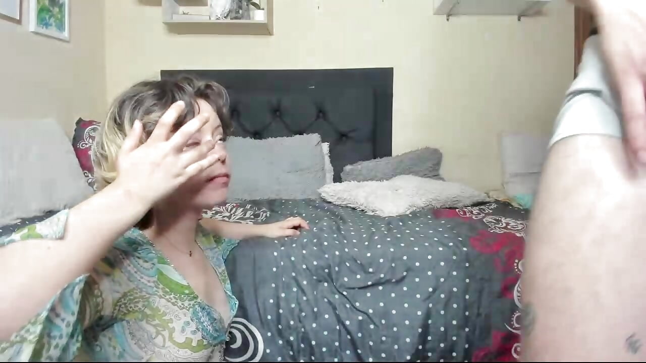 She wanna suck - video by Blondandtattoofaced cam model