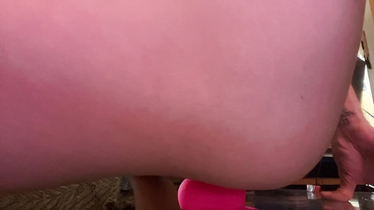 Good ride on pink dildo 🥵🥵🥵