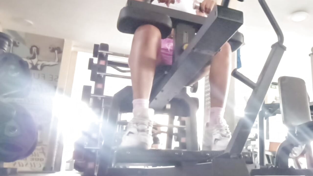 ¡GYM TIME! INTENSE LEG DAY! Let's build what we've always wanted to be!!! 🦵🏽🫀 – video modela na kameri yayacandy