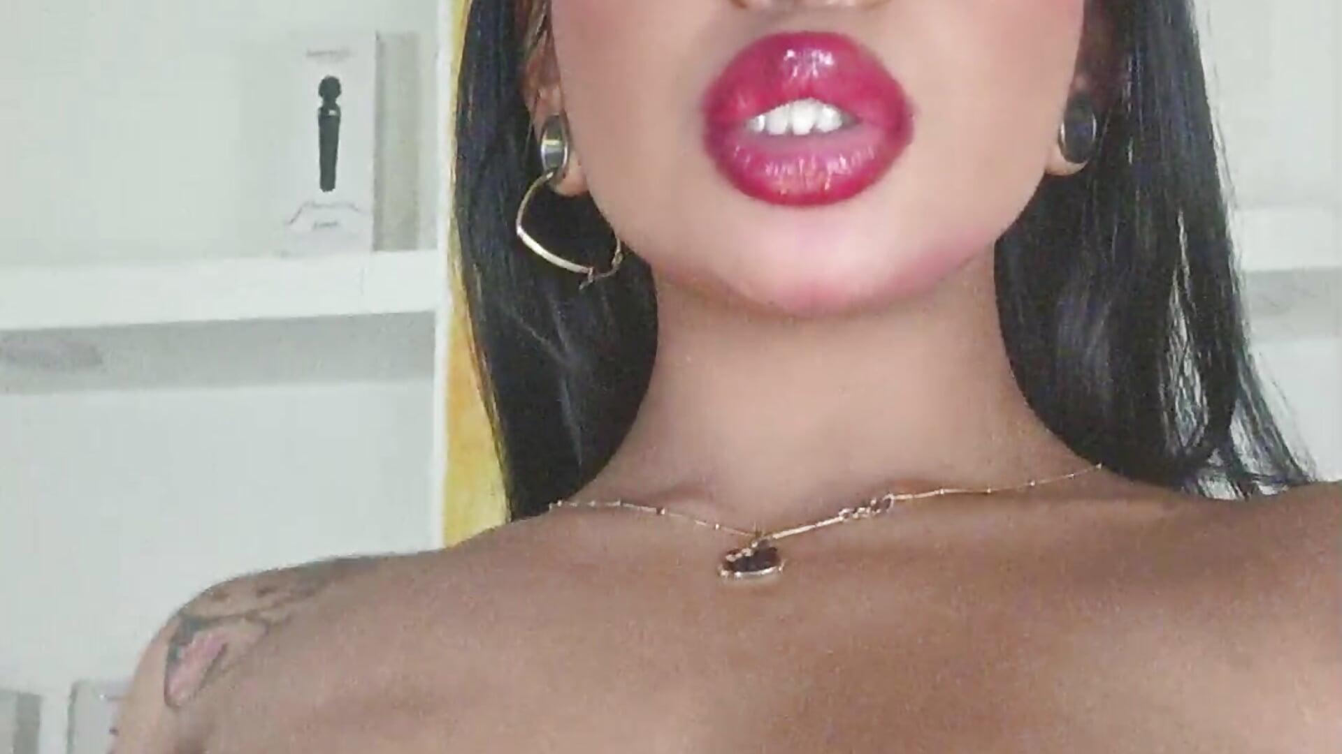 LICKME MY SEXYS NIPPLES😼 - video by yayacandy cam model