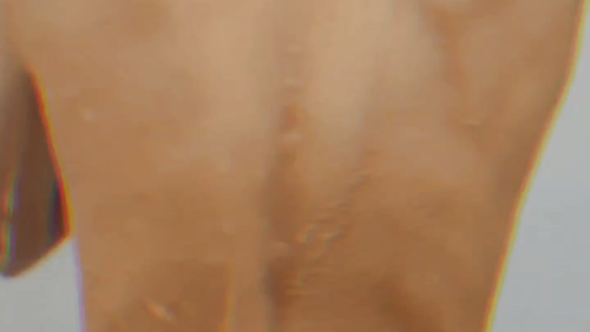 Drops of water on a bare back in the shower 🦊－カメラキャストのHyeon_Jinの動画