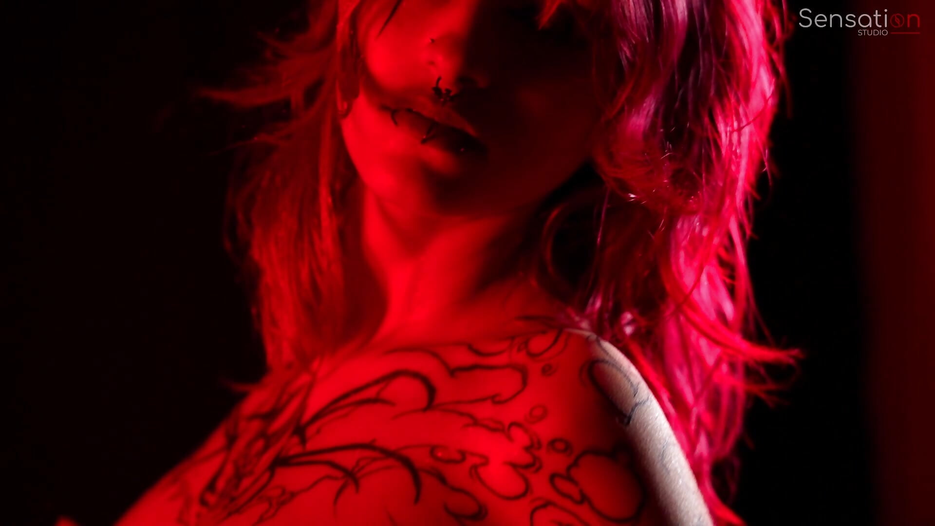 Naked and full with oil ♥ - video od modelky/modela mistress__lilith