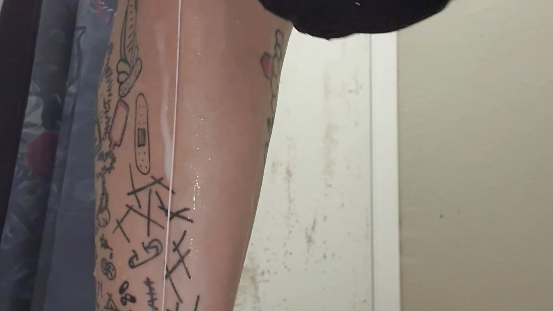 Cumlube and fantasy dildo fill and fuck - video by ToxiChaos cam model