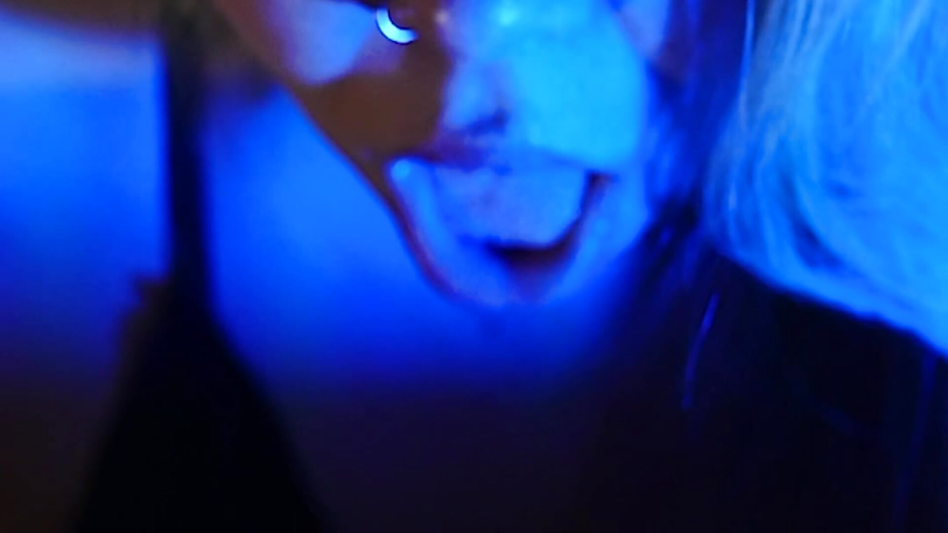 Me moja tenerla en la boca bien dura / It makes me wet to have it in my mouth very hard - EmilyZoy主播的视频