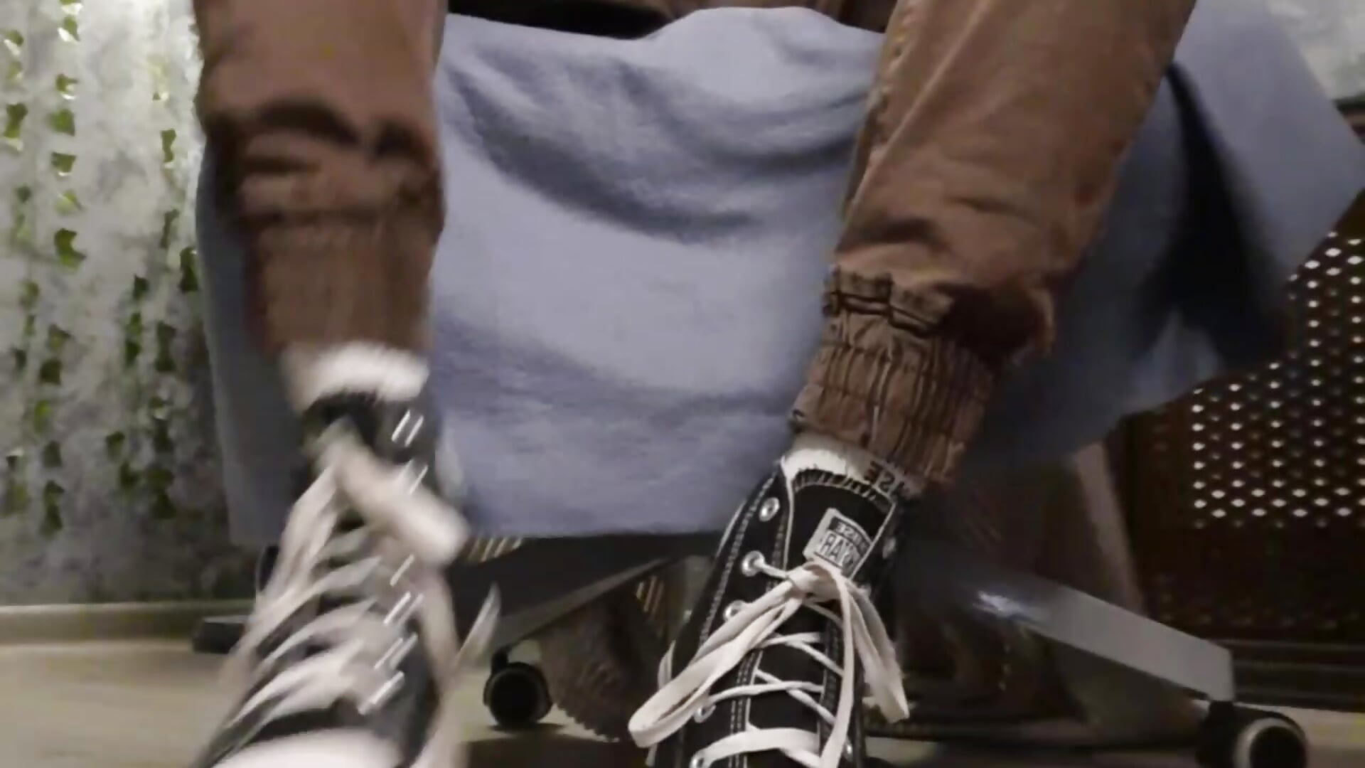 I sat down to rest, and you're already under the table - video by John_Weasley cam model