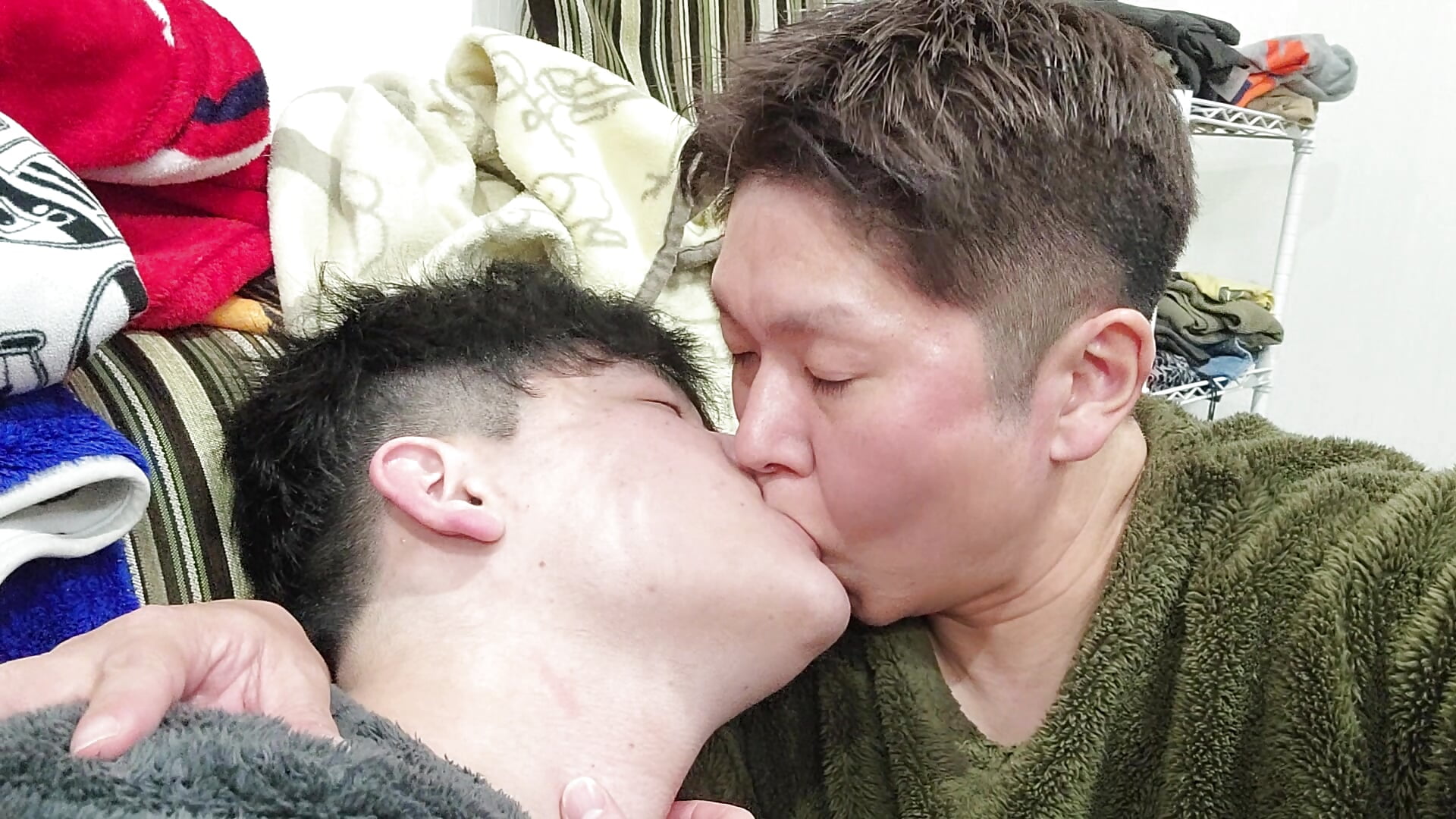 Deep kiss - B-W_22-16_ adlı kamera modelinin videosu