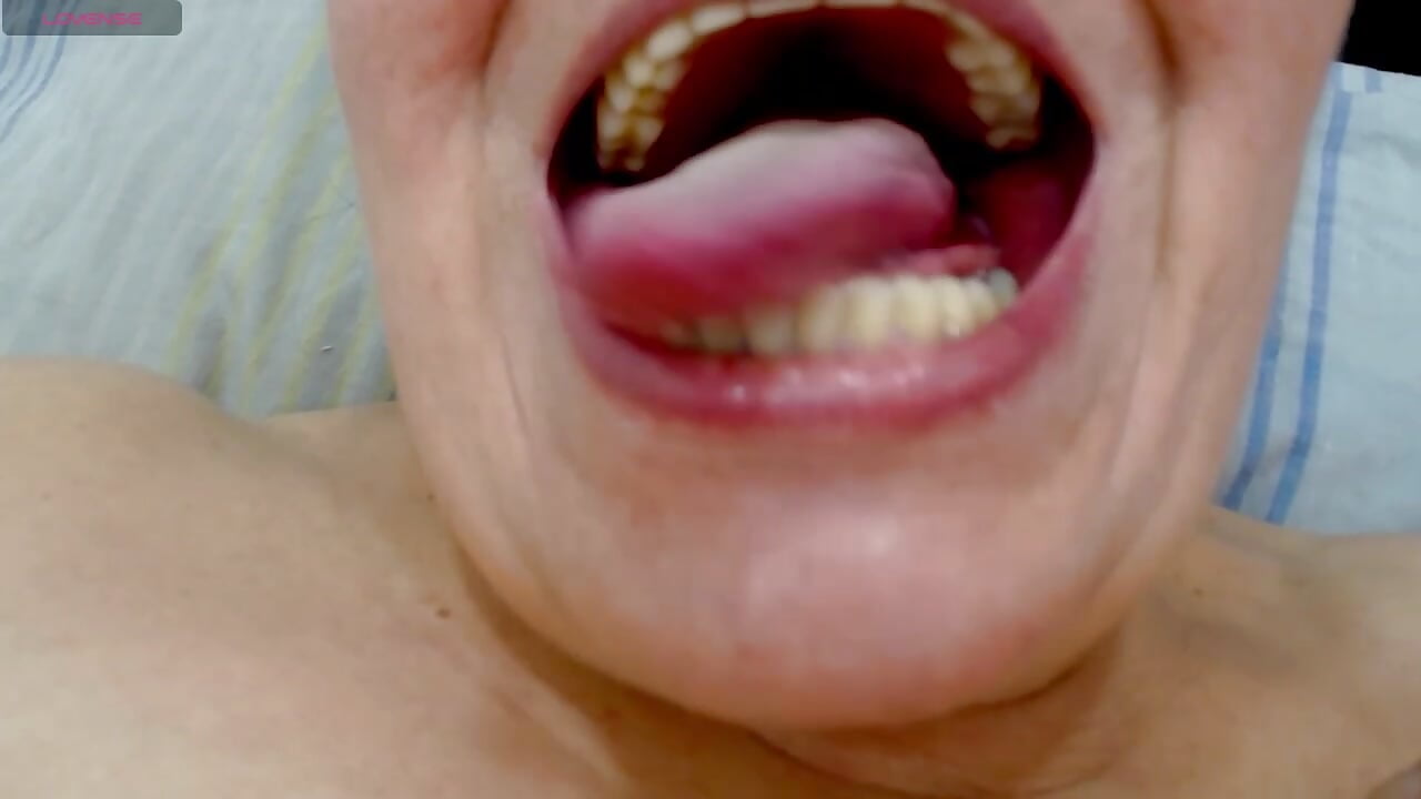 Show Language - video oleh model kamera QueenMatturex