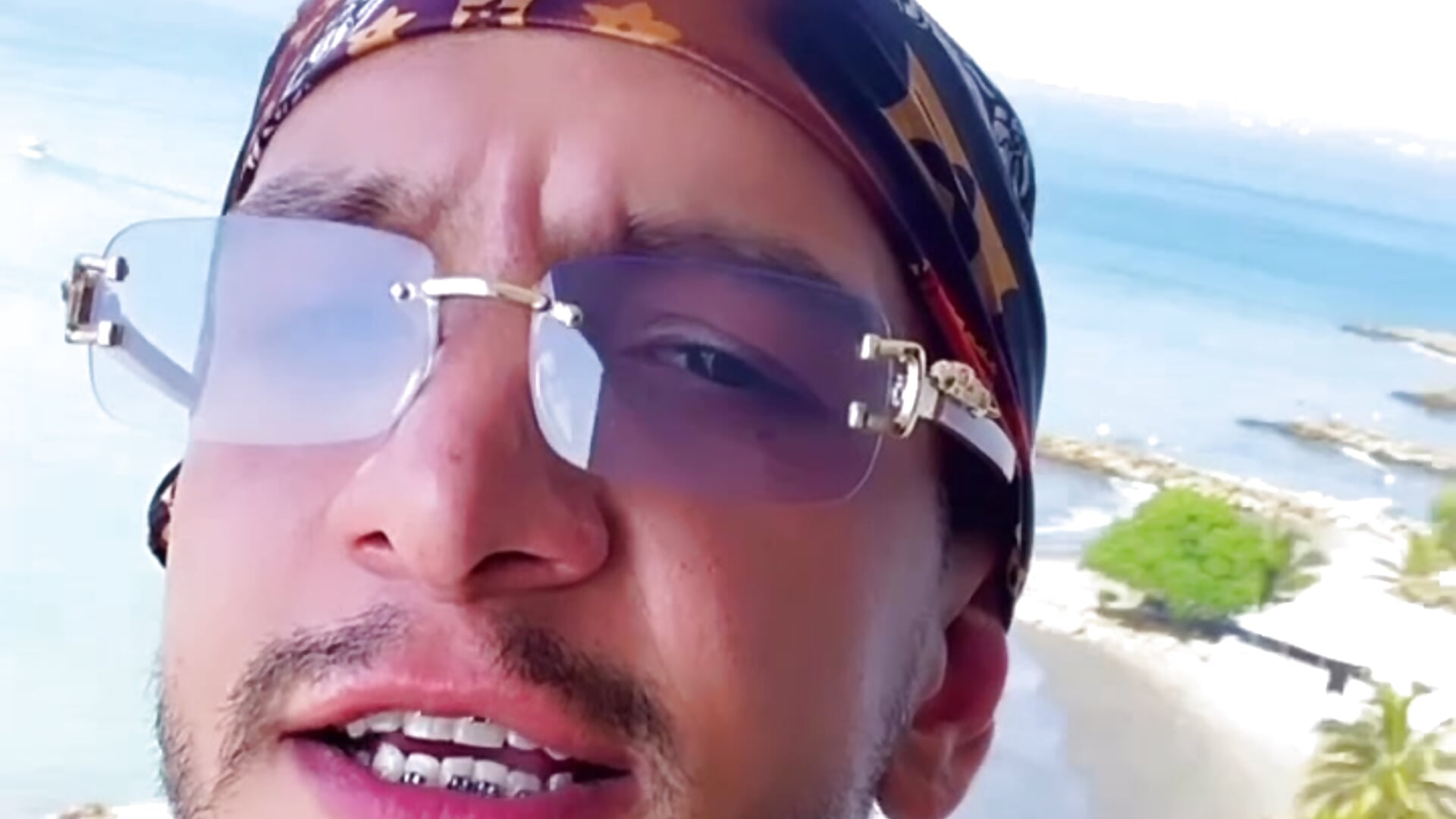 Beach🏝️ - video by GloryHoleCol cam model