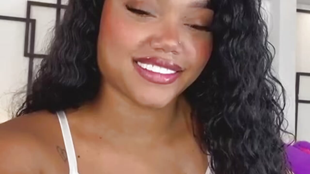 Kisses - video by JasmineRose7 cam model