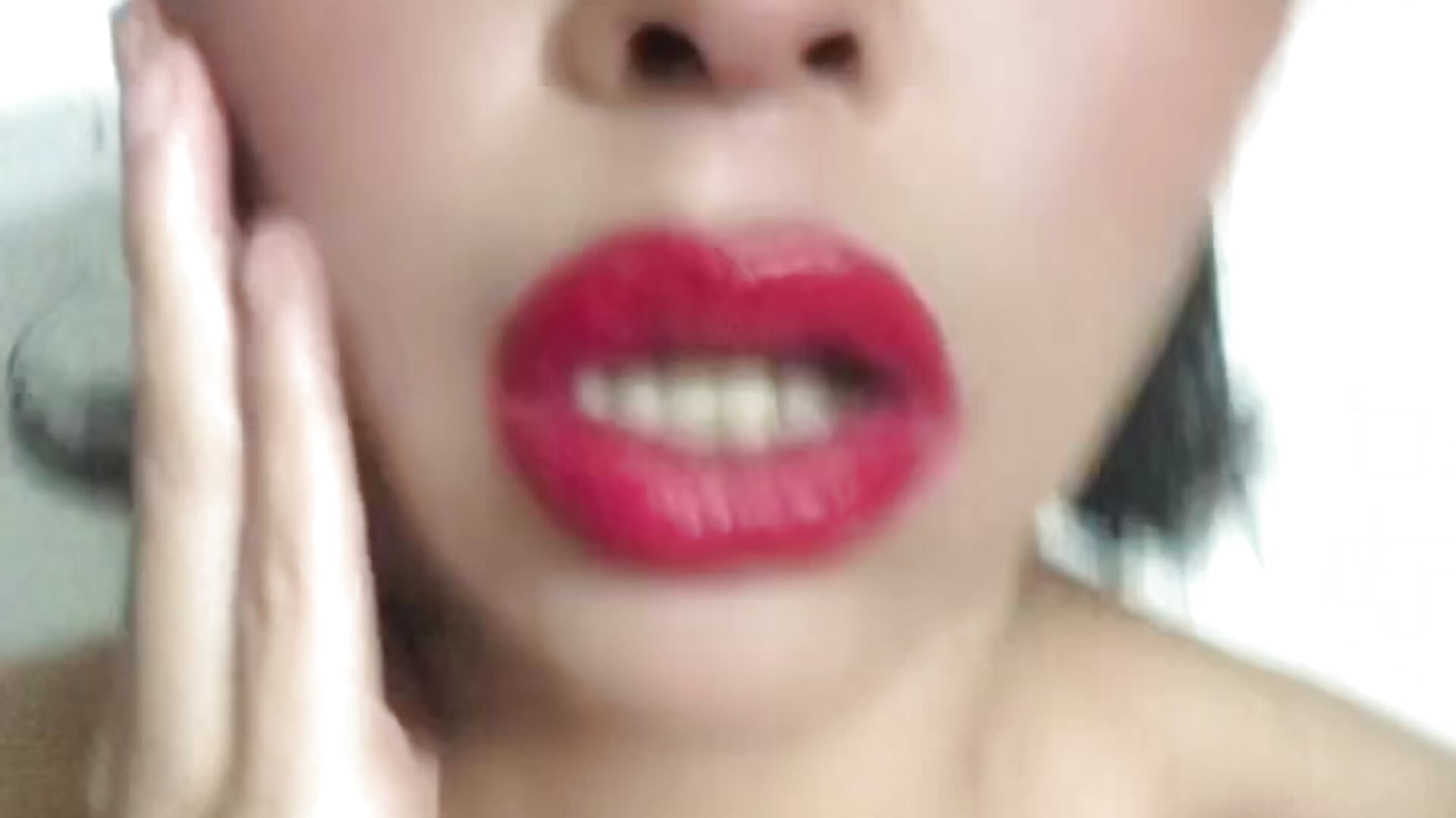 Besos – video od webkamerové modelky lashula