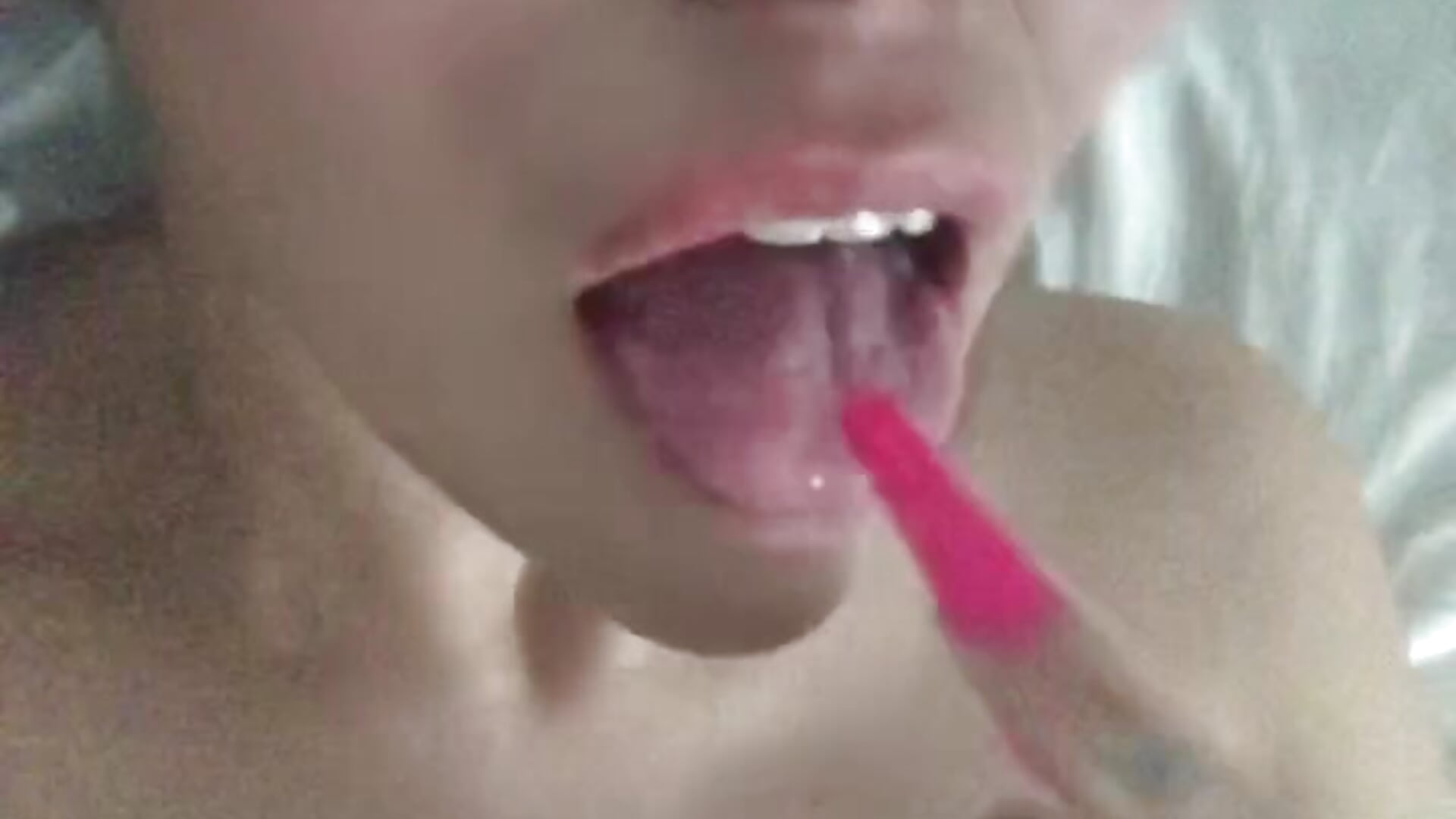 Deli – video od webkamerové modelky lashula