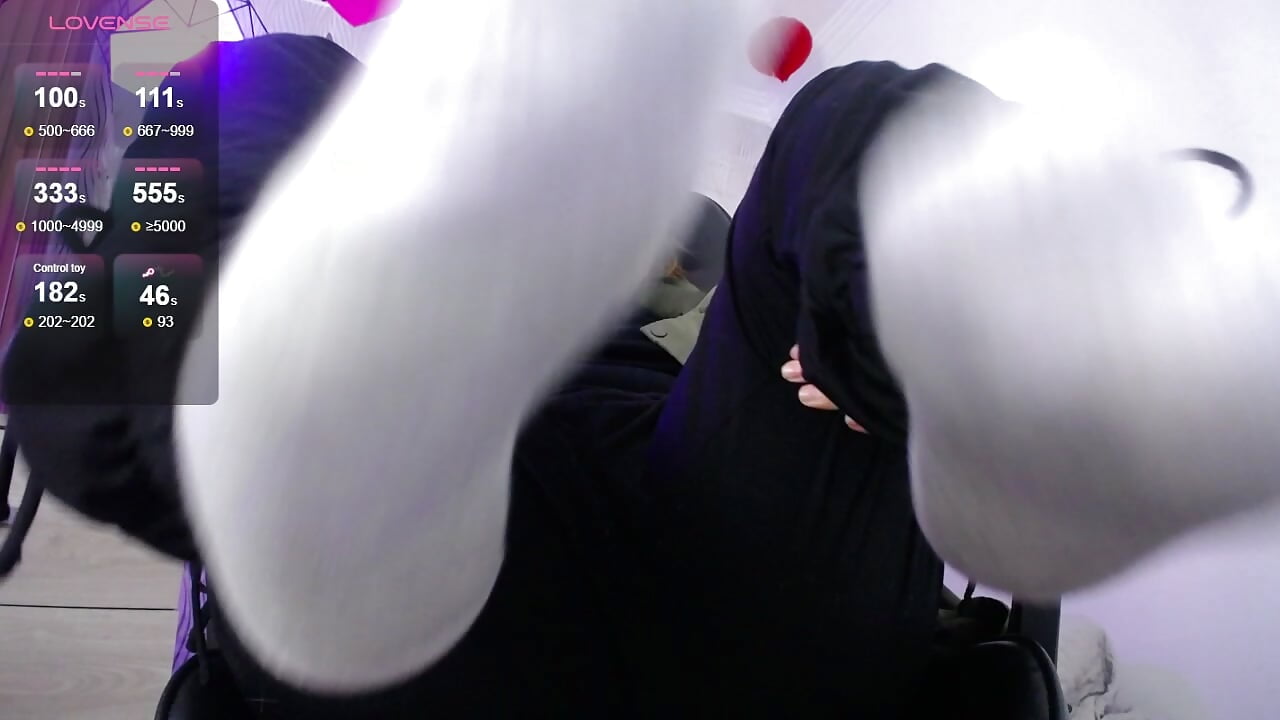 Free boobs-Gray socks up close (feet) – video od webkamerové modelky NyxAndria_1