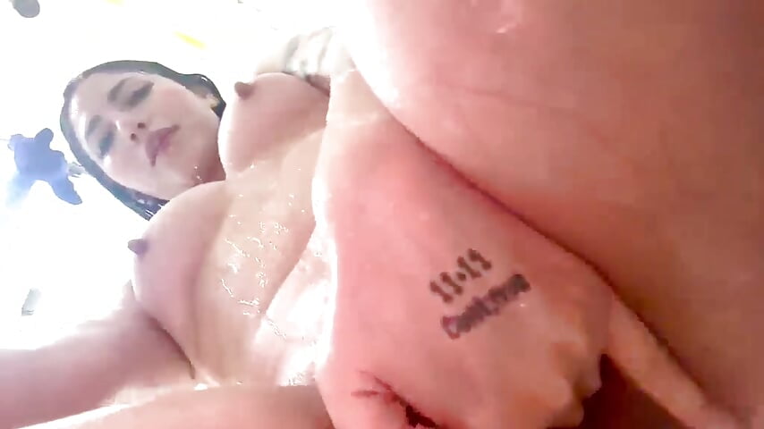 a good shower with masturbation - video by taylorsmiiith_ cam model