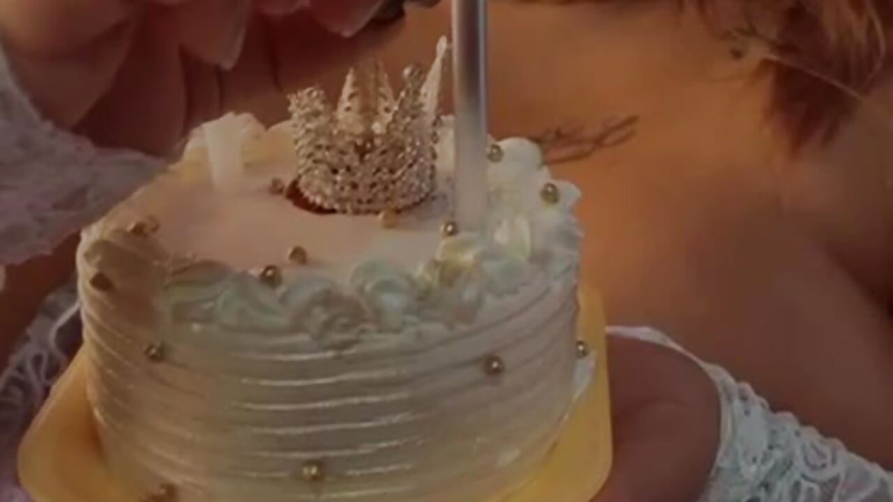 🎂 It's my 32nd birthday, don't forget to leave me some gifts 🎉 - Elise-Leyton主播的视频