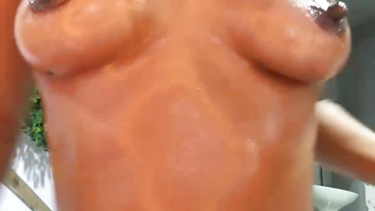 oil show fucks my pussy & squirtt🥵🔥