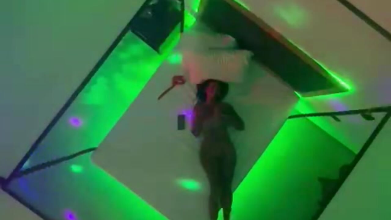 Waiting for you, come and fuck me in this big bed💋❤️‍🔥 - LilaBeily 님의 동영상