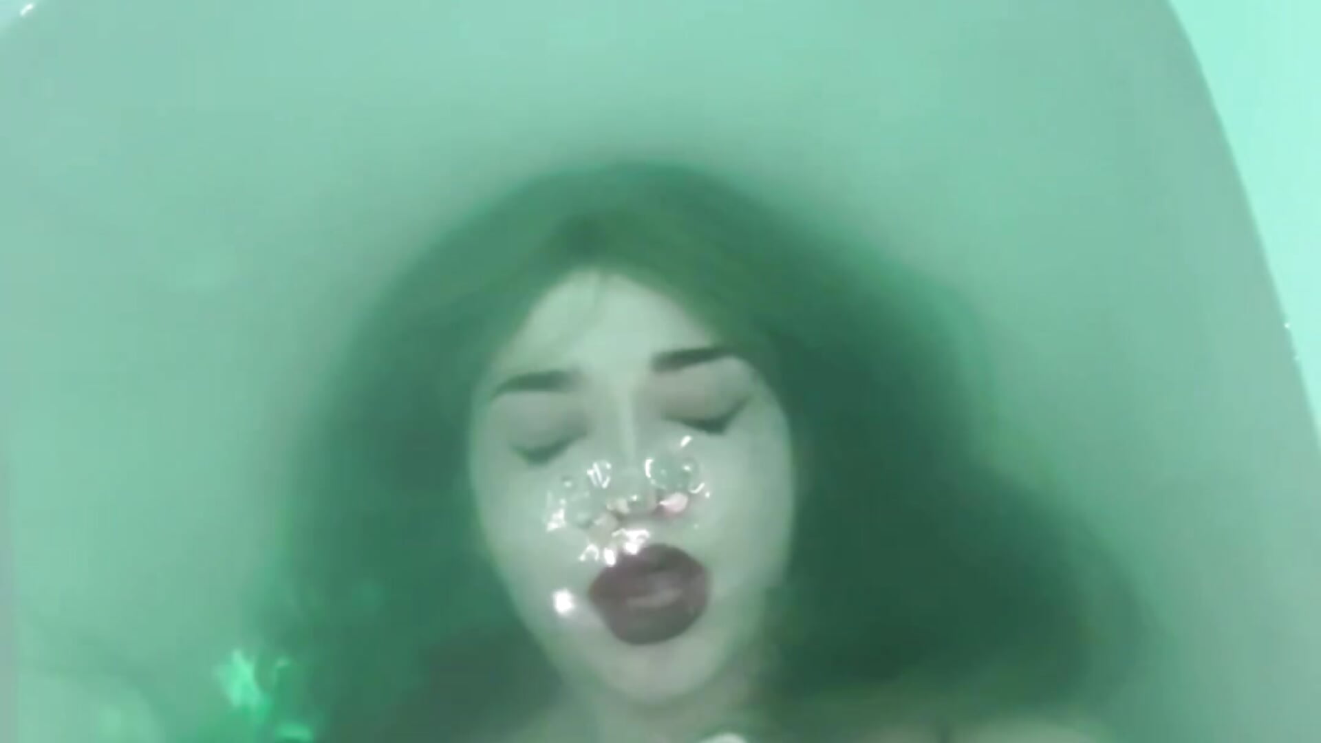 Drowning👻 - Vídeo de CassJonn, modelo de vídeos