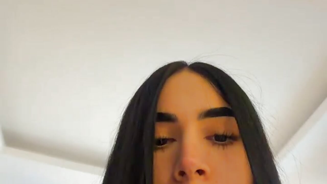 Horny I get to the squirt - Vídeo de tamy_xoo, modelo de vídeos
