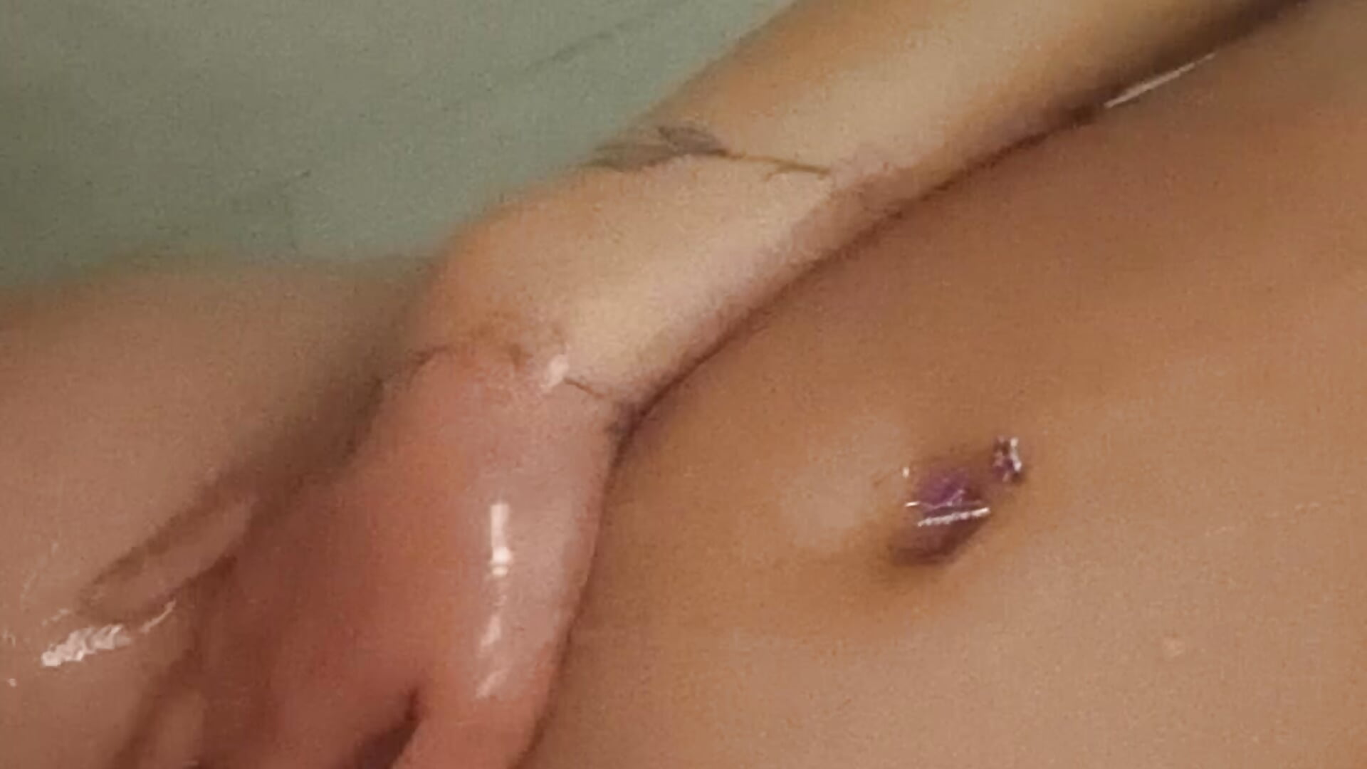 In the shower 💦💧 - video by zoe_ch_ cam model