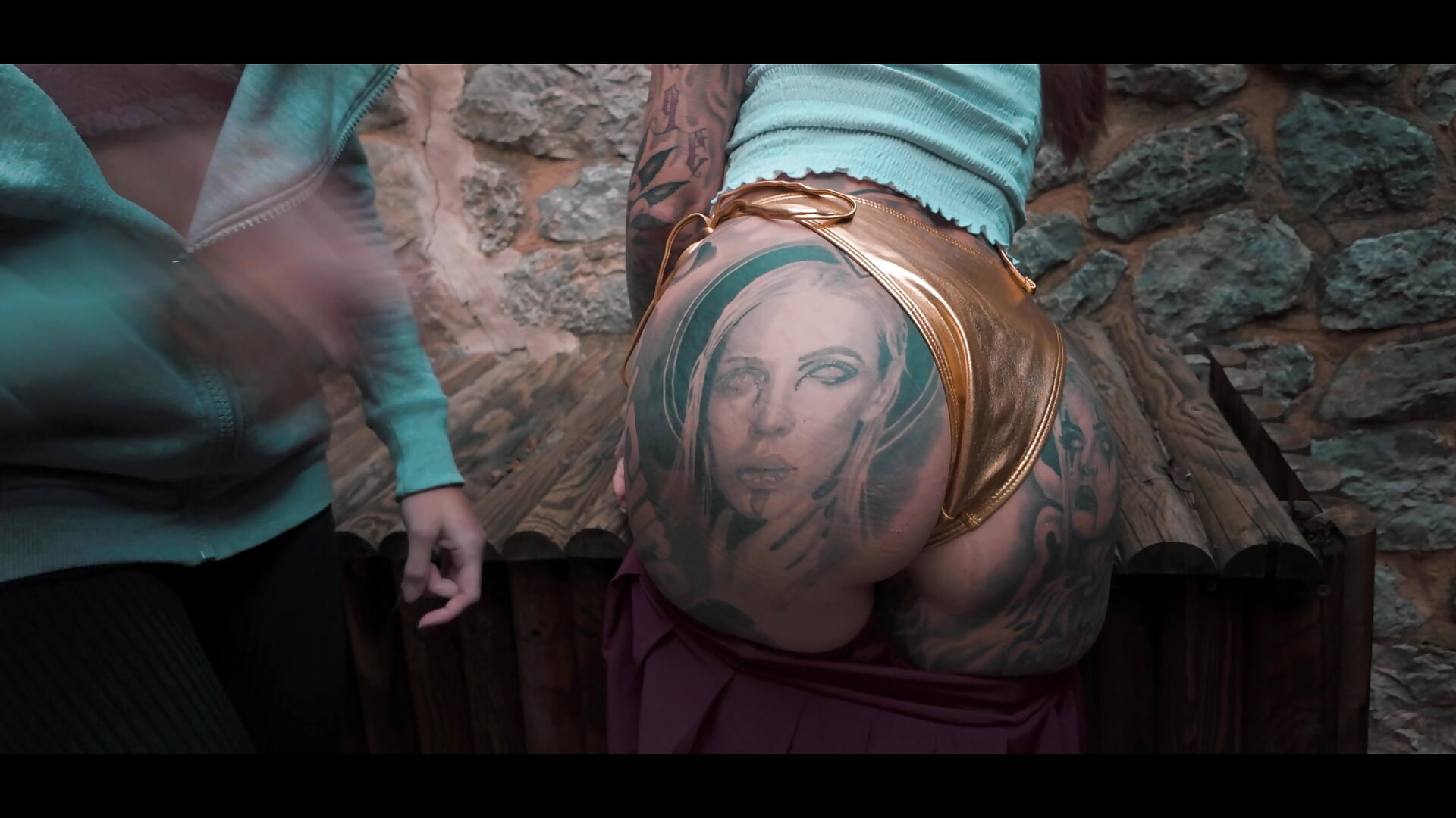 Pineneedle Outdoorspanks on my Ass from Kylie_Blck - Video von Black_sweet_Rose Cam-Model