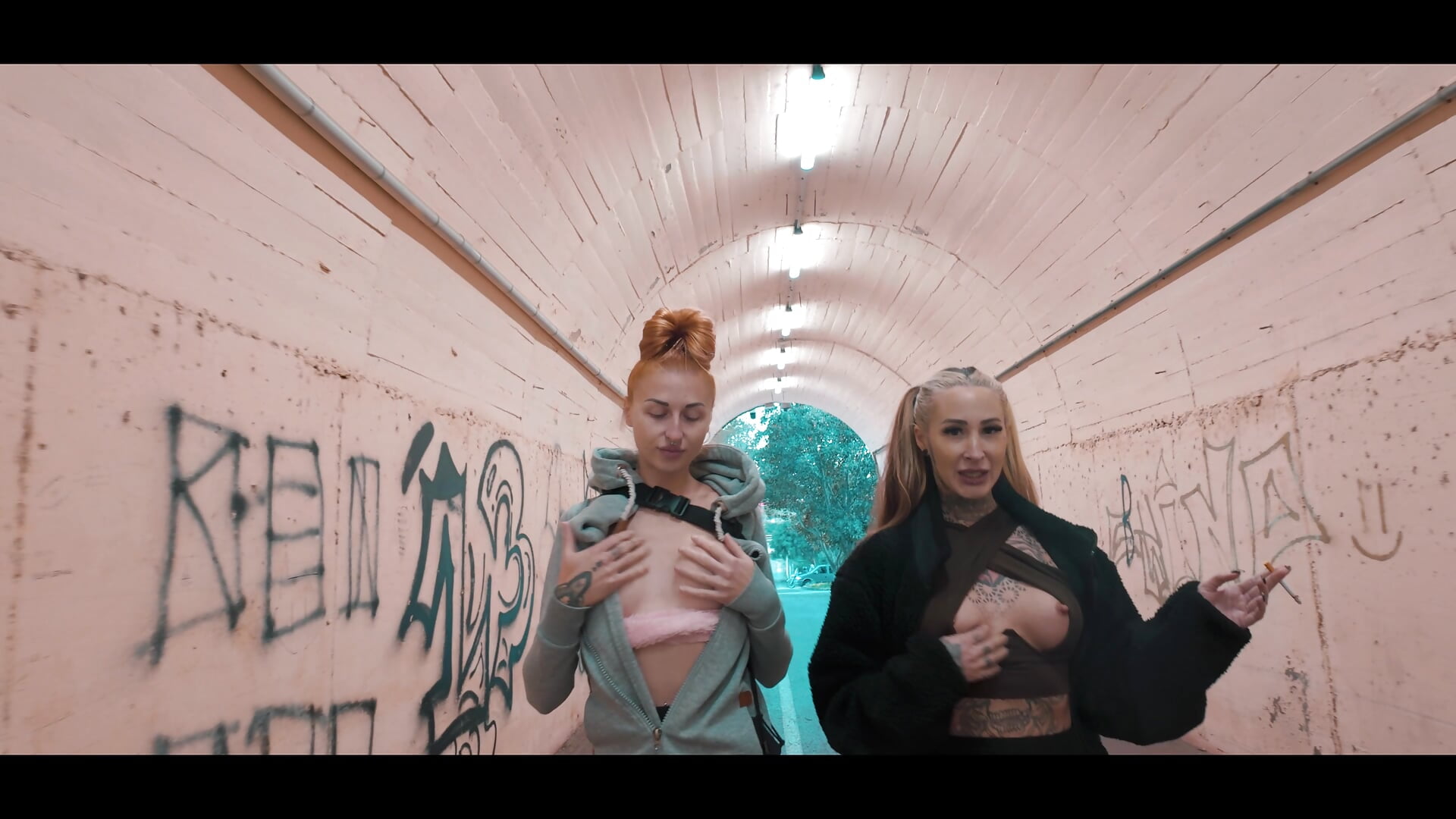 Hot for Camerasecurity Tunnel Walk - Video von Black_sweet_Rose Cam-Model