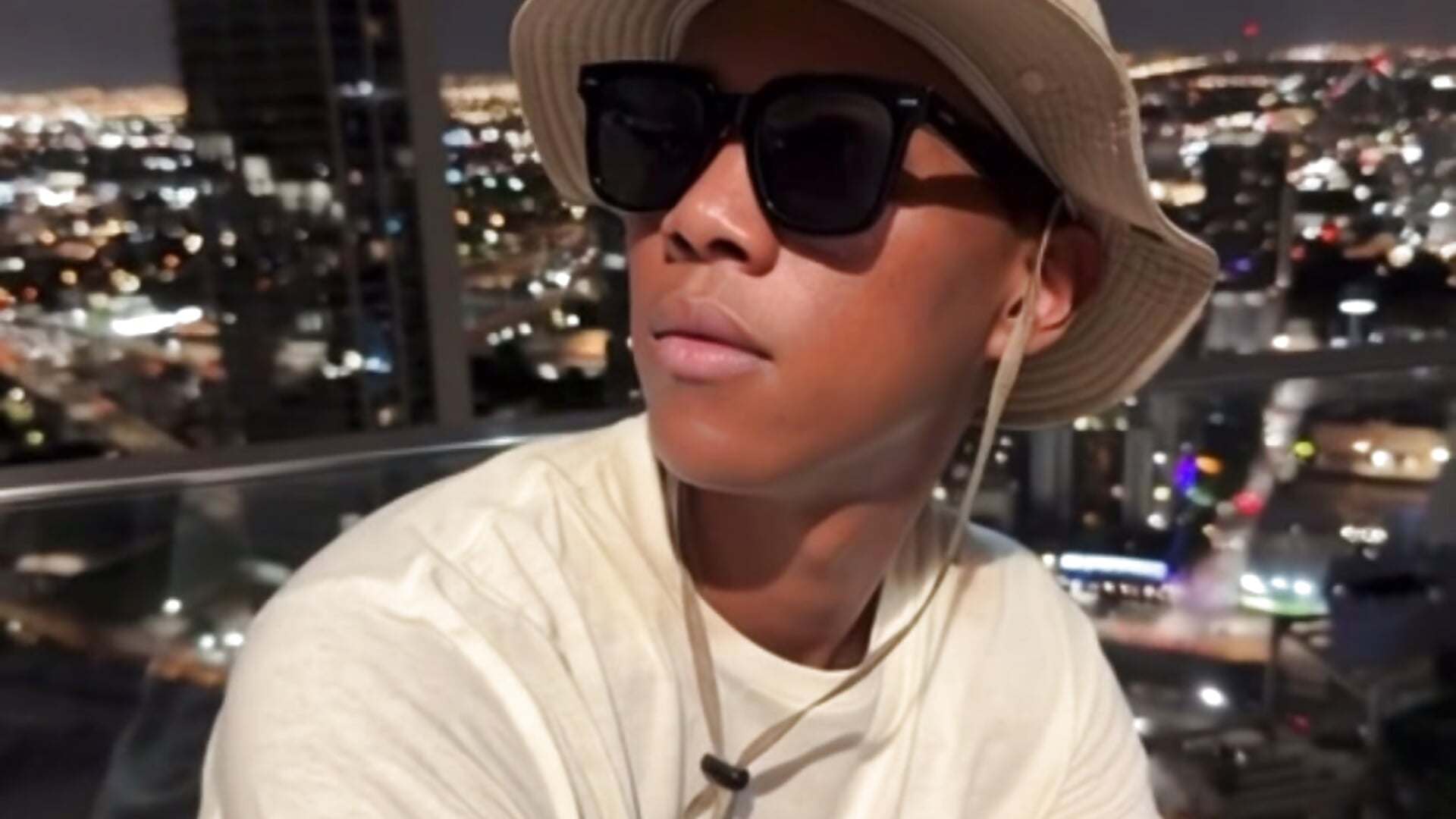 ^_* - ক্যাম মডেল WormEatenCorpse-এর ভিডিও