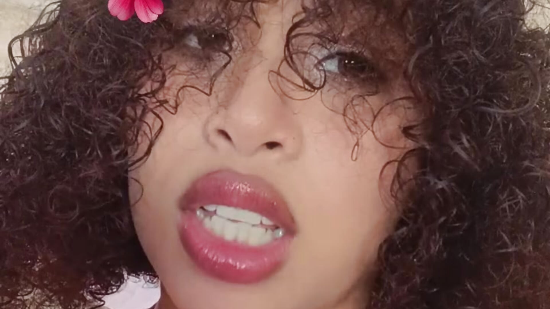 Kisses - video di Rachell_Grey_ modella di cam