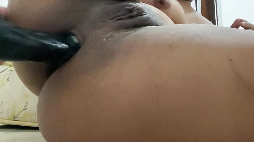 Cuzinho guloso - video by josy_safadinha567 cam model