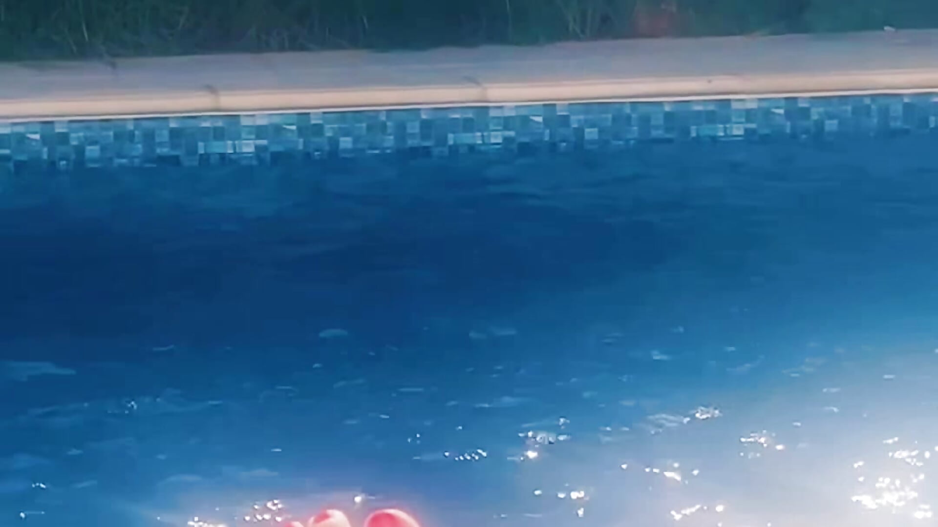 Die Herrin entspannt sich am Pool. 🔥 The dominatrix is relaxing by the pool. - video by Mijou_Merlin cam model