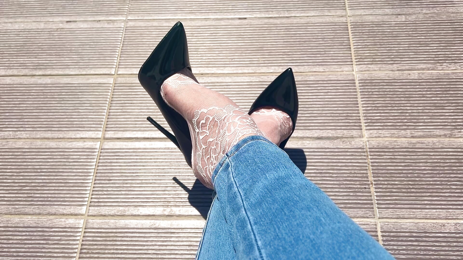 Heels, Jeans, Nylonsöckchen. Sabbere nicht! 🔥 High Heels, Jeans, hauchdünne Söckchen. Nicht sabbern - vídeo de la modelo de cam Mijou_Merlin