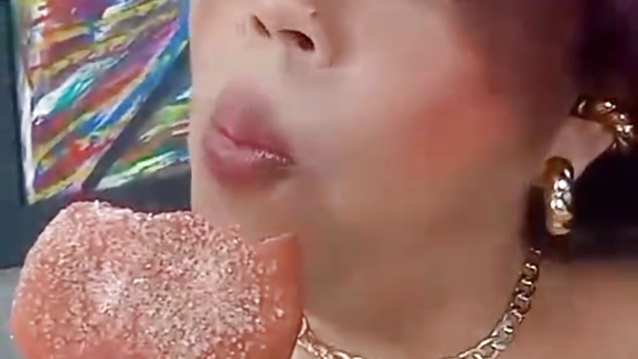 This is how I want you to eat my cookie 🍪 - vidéo du modèle de showcams Charlotte_curvy_