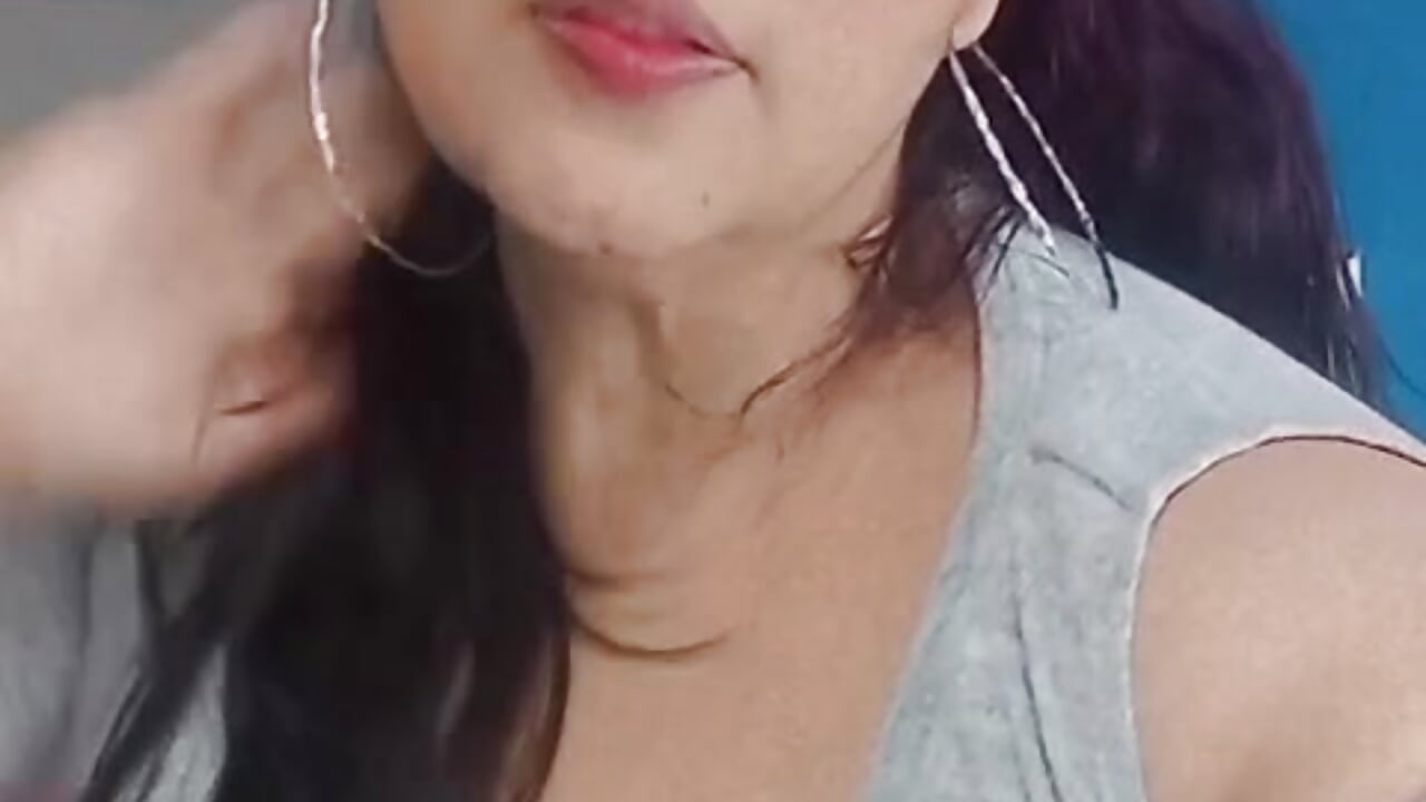 Do yourself a favor and look me in the eyes. - vidéo du modèle de showcams Charlotte_curvy_