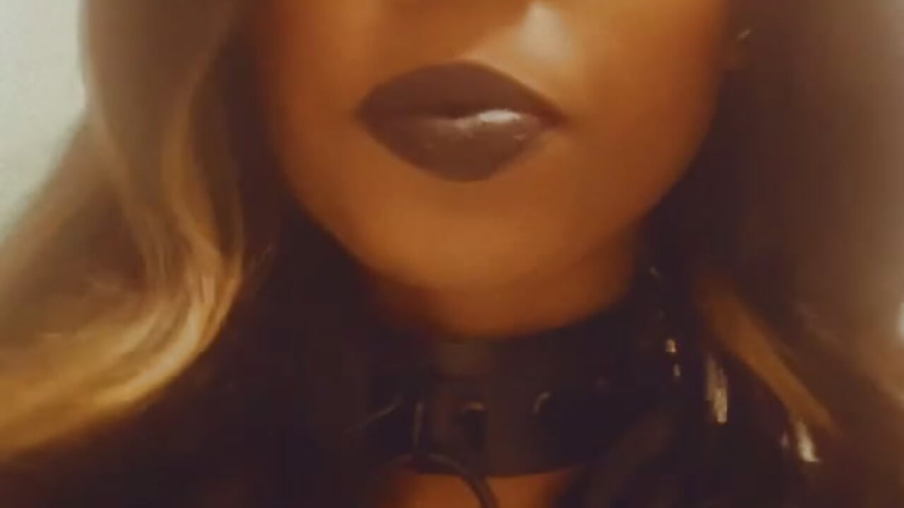 Say Hi - video by novabennemova cam model