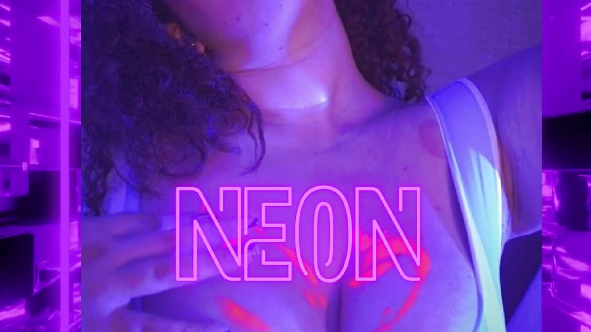 Tomorrow, Friday May 16th I’ll be live for a special show at 6:00 AM (GMT-5) ✨ - video by TessaQueen cam model