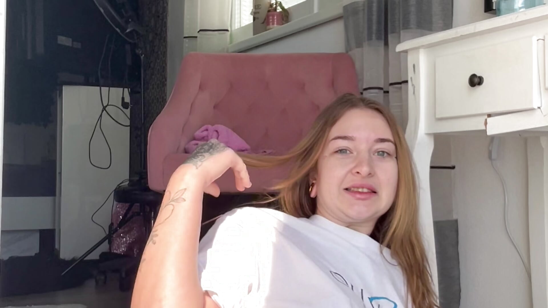 BIG BIG Dildo morning Fuck😜 - video by tamii_mara cam model