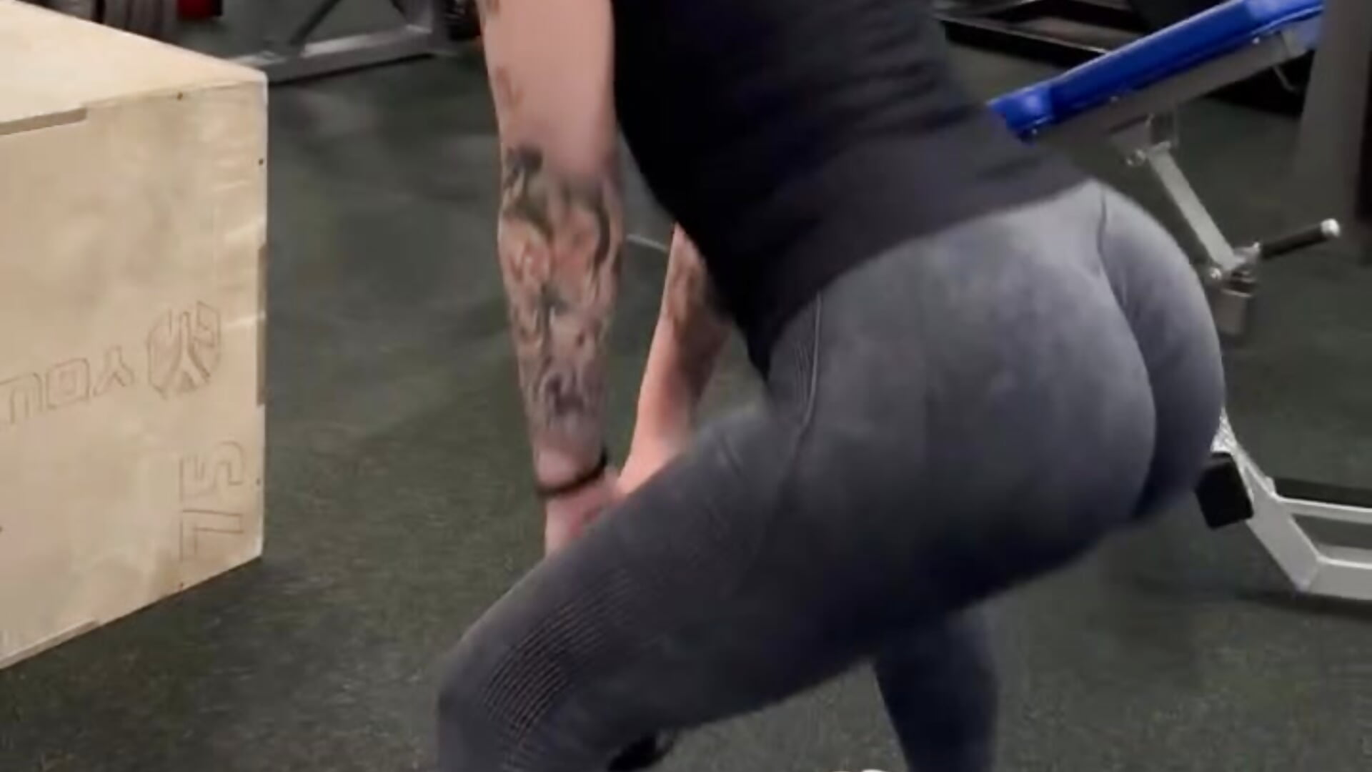 squats – video od webkamerové modelky Bella_Alita