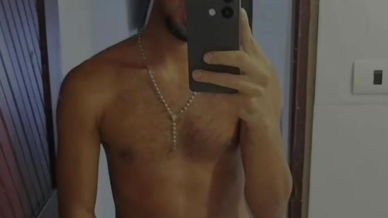 HELLO, I AM DANNY 🍆👨🏽 - video by dannyhardx cam model