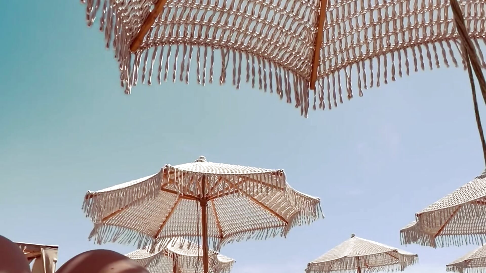 Summer time and broadcast from beach 🏖️ - video by Kelley_Allie cam model
