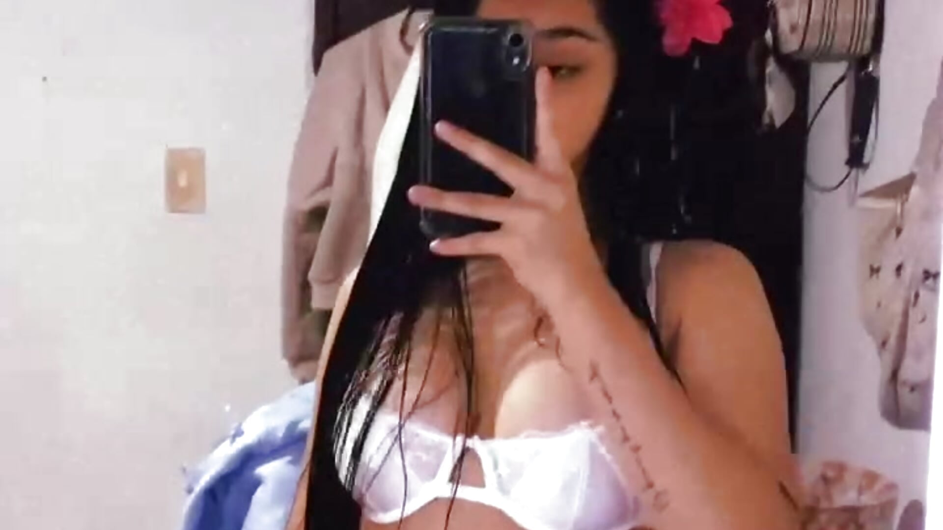 Do you like my beautiful body?🙈🫦 - відео від вебкаммоделі Riley__Sweet