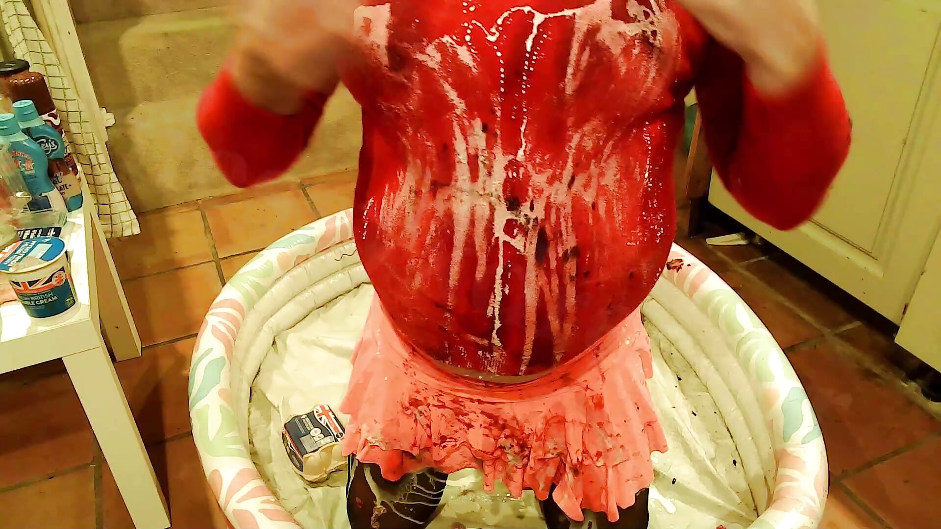 Messy clothes - video by messyxdresser cam model